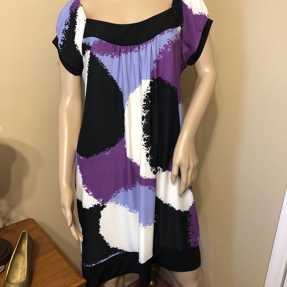 Cute color block type dress with black hemline